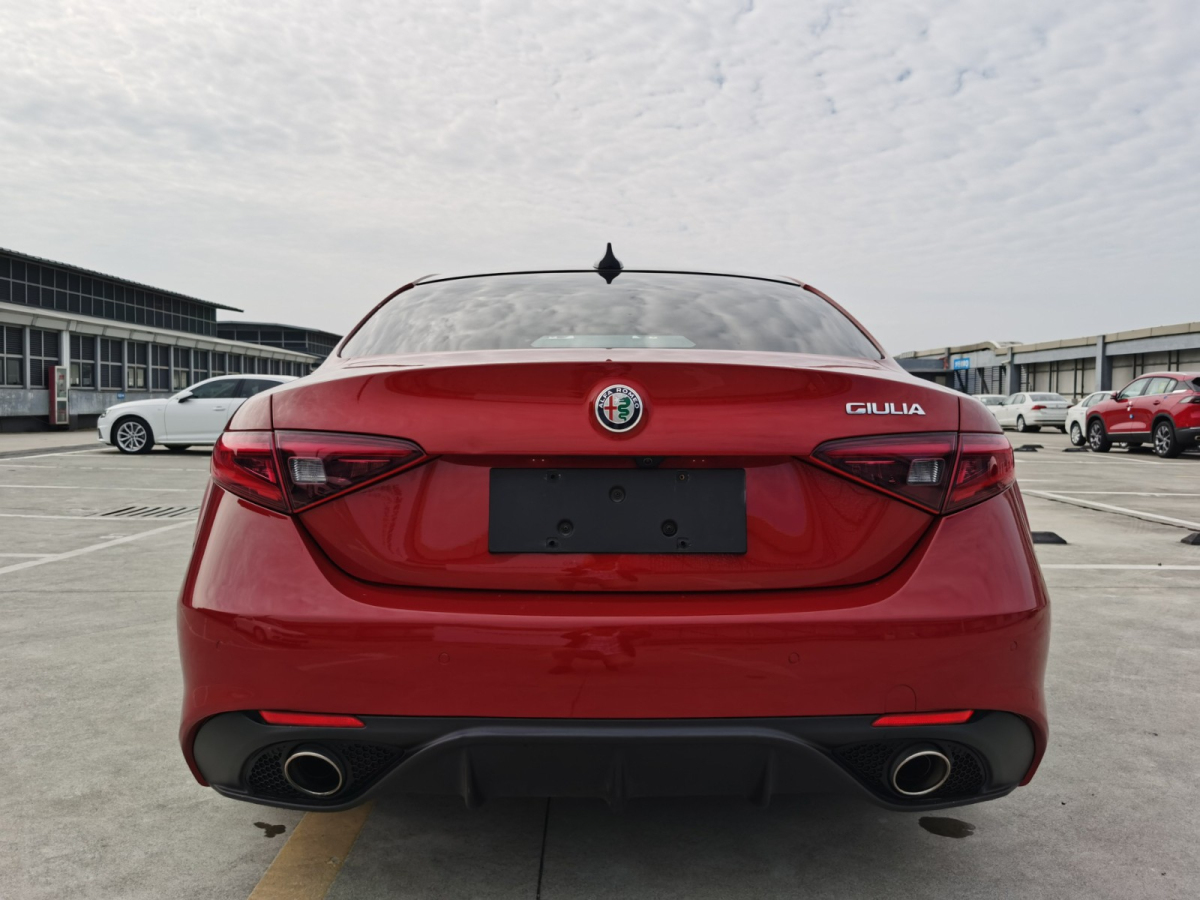 阿爾法·羅密歐 Giulia  2017款 2.0T 200HP 豪華版圖片