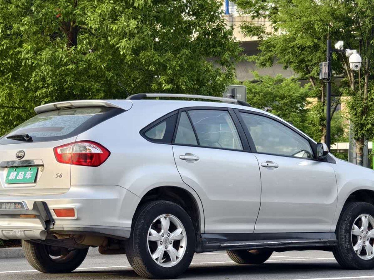 比亞迪 S6  2014款 2.0L 手動(dòng)尊貴型 5座圖片