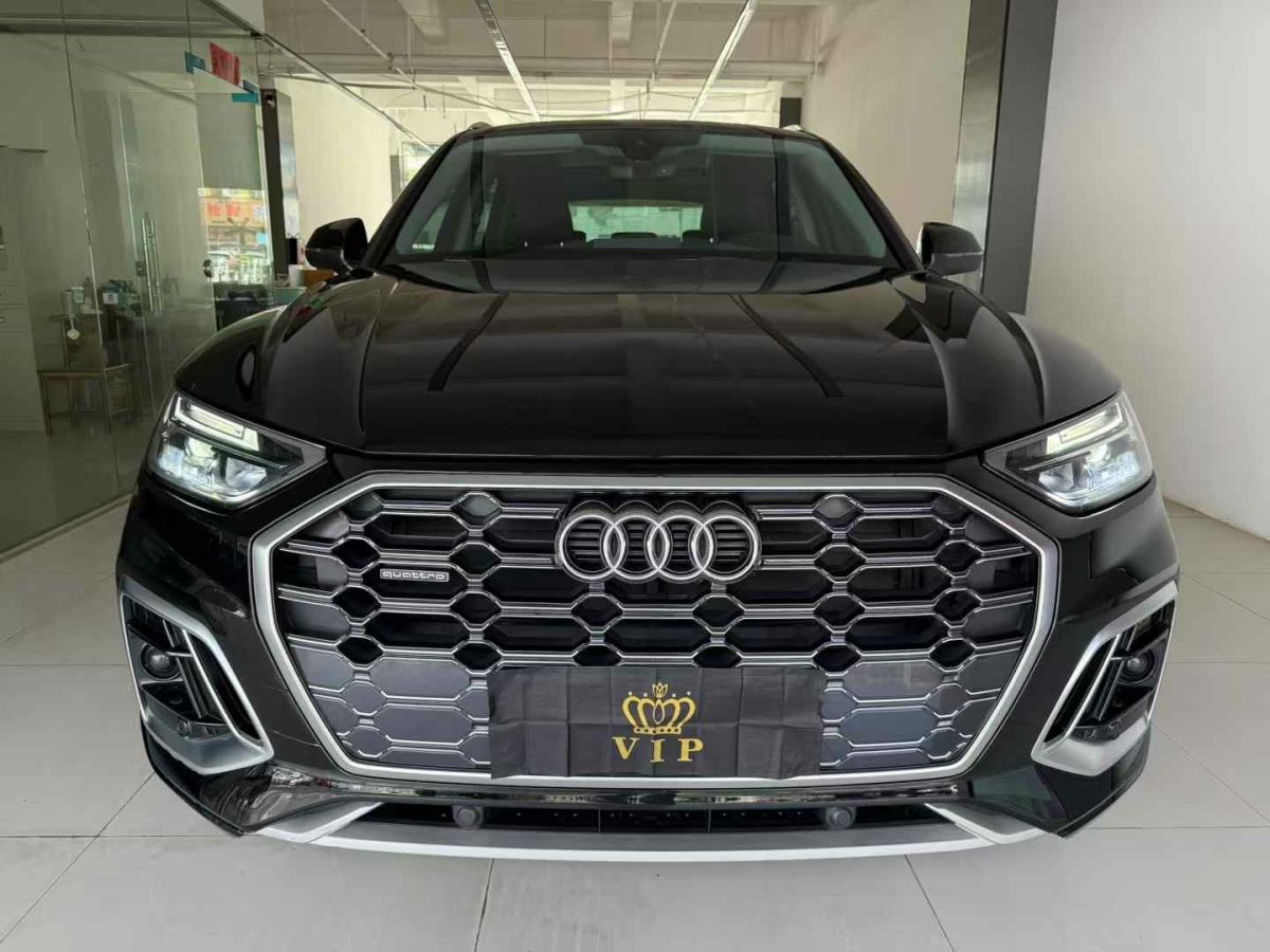 奧迪 奧迪Q5 e-tron  2022款 40 e-tron 星耀型 機(jī)甲套裝圖片