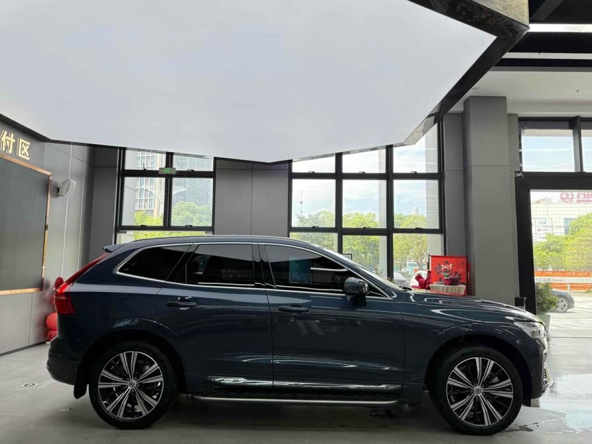 沃爾沃 XC60新能源  2023款 T8 插電混動 長續(xù)航四驅(qū)智雅豪華樂享版圖片