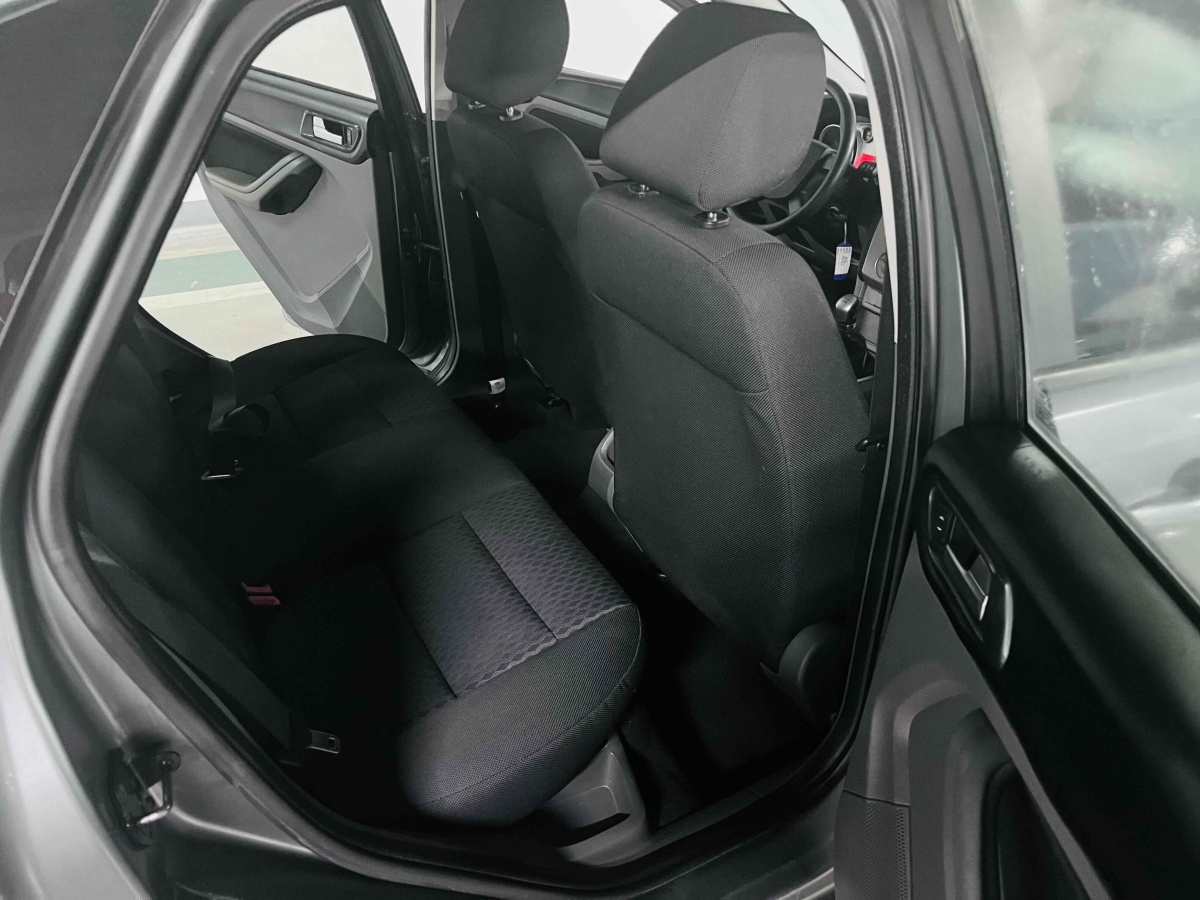 福特 ?？怂? 2013款 兩廂經(jīng)典 1.8L 手動基本型圖片