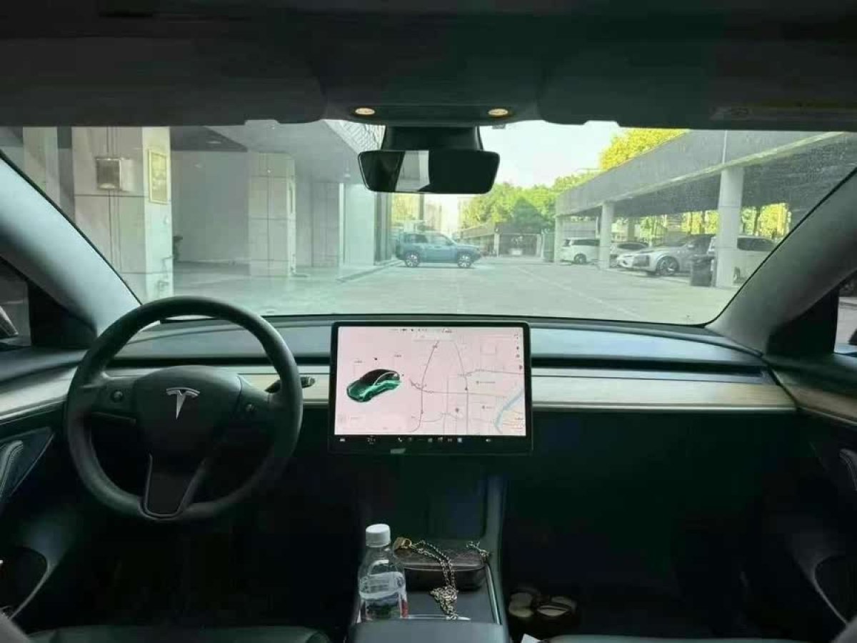 特斯拉 Model 3  2021款 改款 標(biāo)準(zhǔn)續(xù)航后驅(qū)升級(jí)版圖片