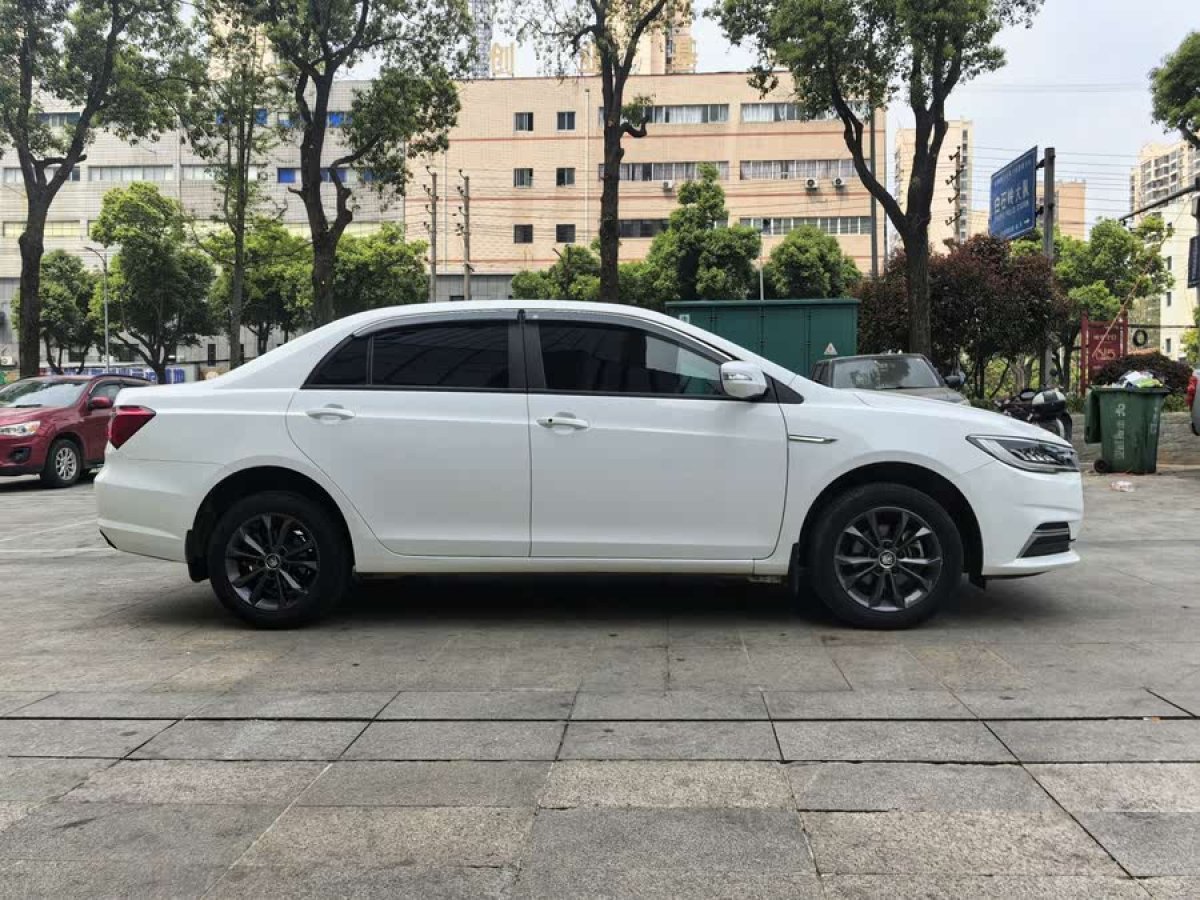 比亞迪 秦  2019款 1.5L 自動(dòng)尊貴型圖片