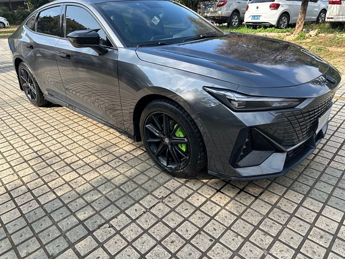 長(zhǎng)安 長(zhǎng)安UNI-V  2022款 1.5T 尊貴型圖片