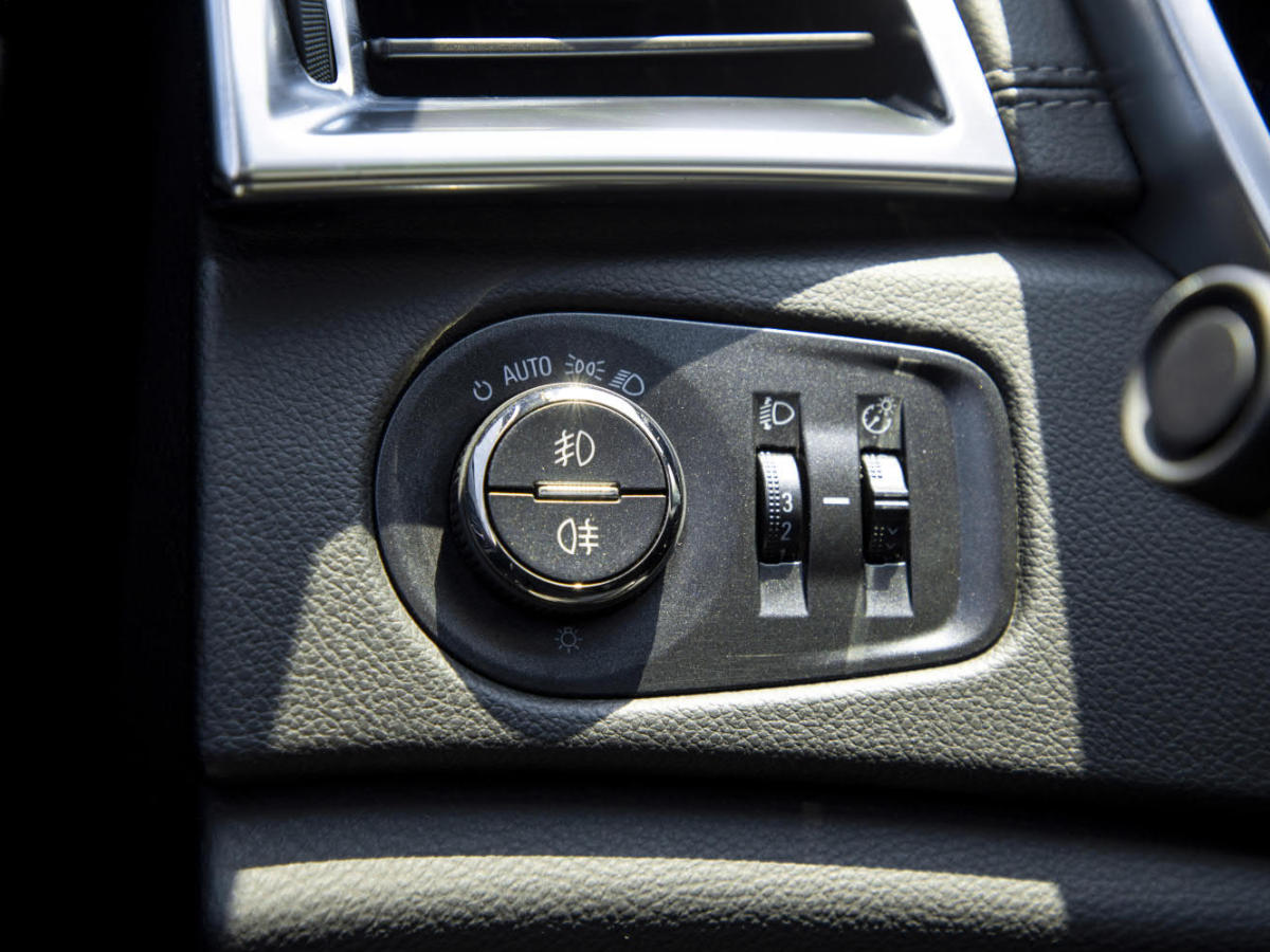 2016年8月凯迪拉克 SRX  2015款 3.0L 舒适型