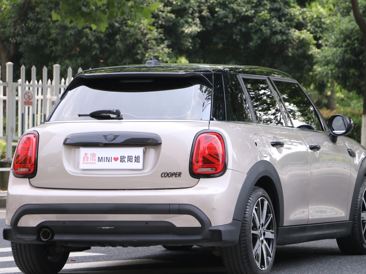 MINI MINI  2022款 1.5T COOPER 藝術(shù)家 五門版圖片