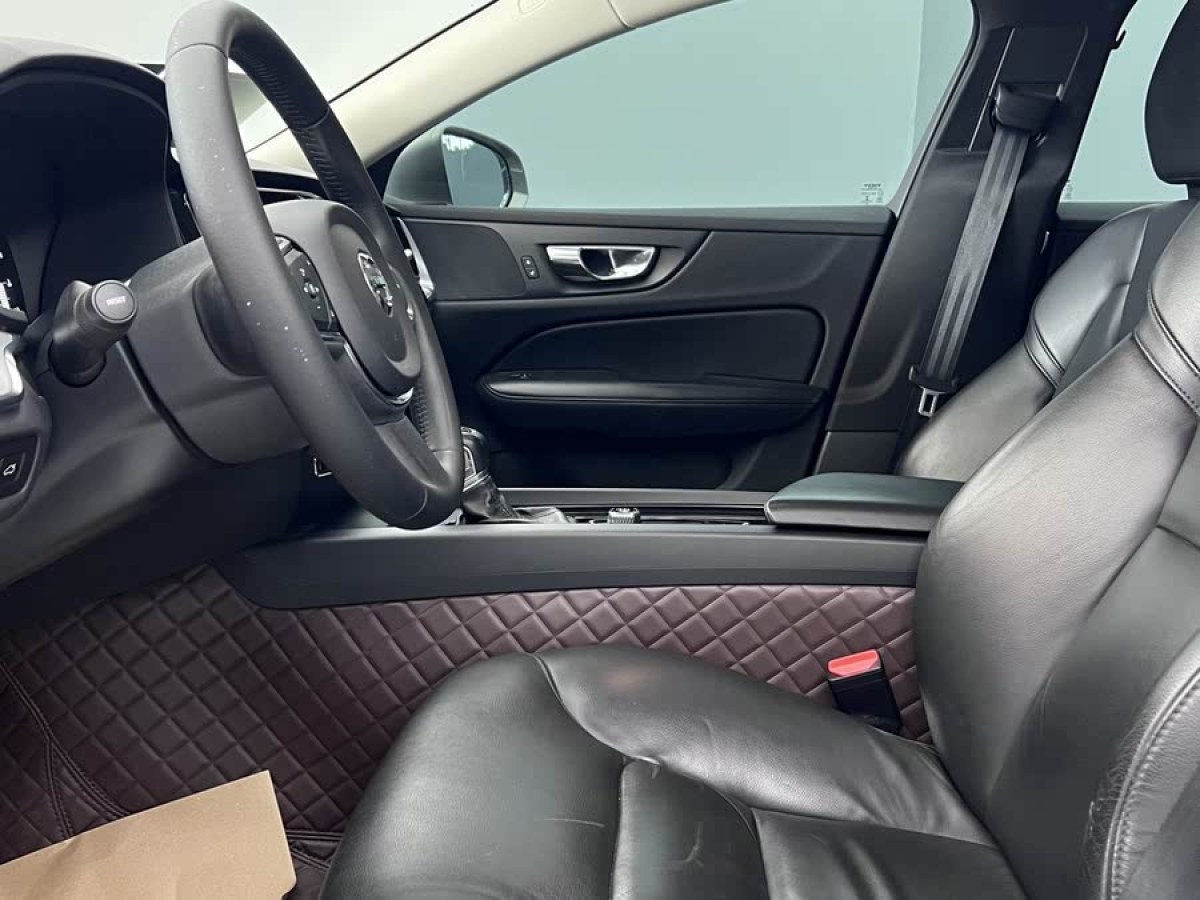 沃爾沃 S60L  2020款 T4 智逸豪華版圖片