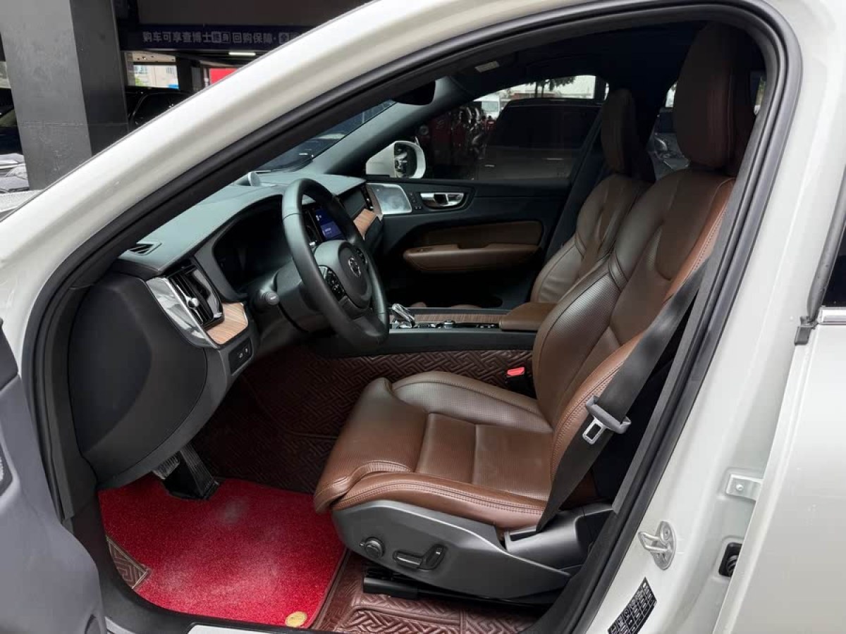 沃爾沃 XC60新能源  2025款 插電式混動 長續(xù)航四驅智雅豪華版圖片