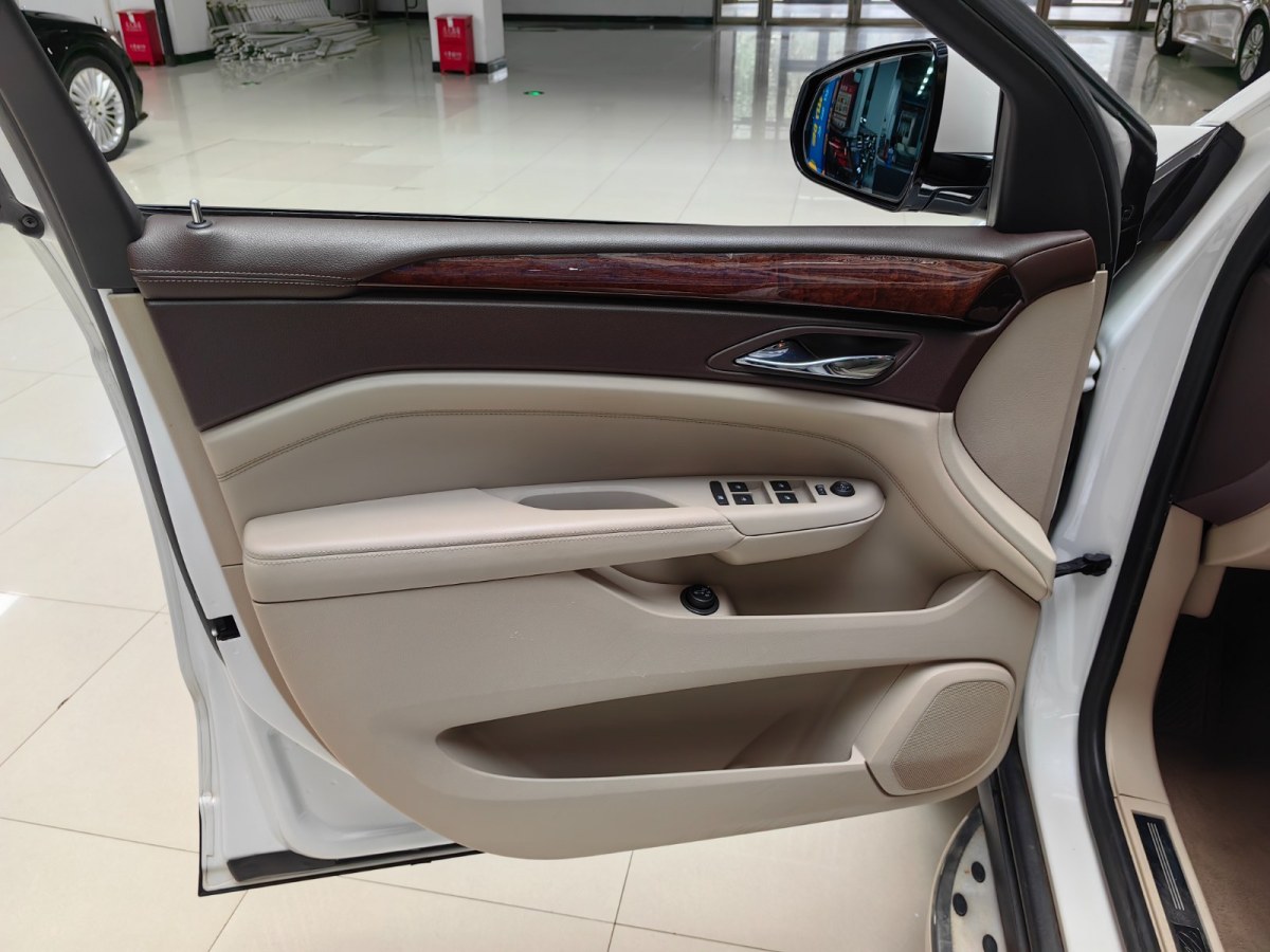 凱迪拉克 SRX  2012款 3.0L 領(lǐng)先型圖片