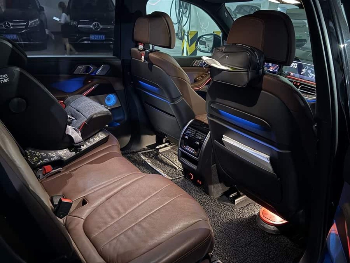 寶馬 寶馬X7  2020款 xDrive40i 領(lǐng)先型豪華套裝圖片