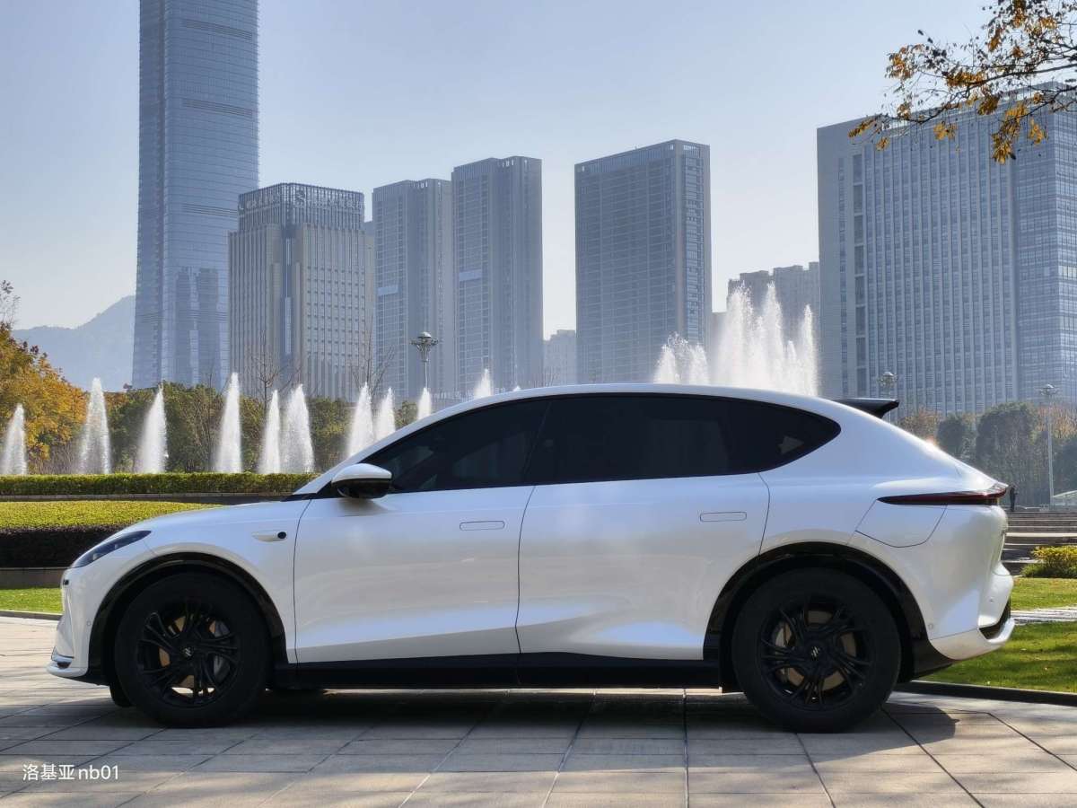 智己 智己LS7  2023款 100kWh Lux后驅(qū)版圖片