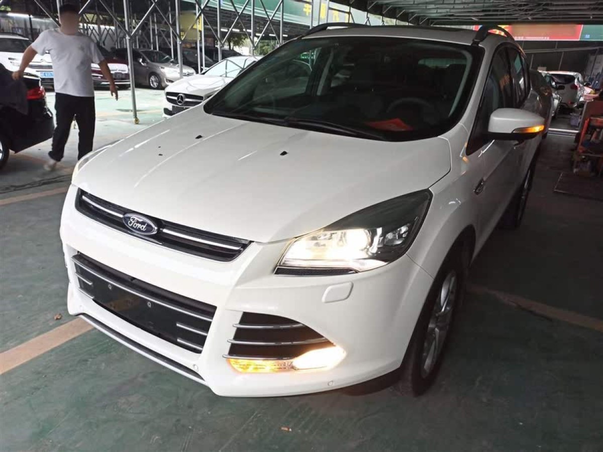 福特 翼虎  2015款 2.0L GTDi 四驅(qū)運(yùn)動(dòng)型圖片