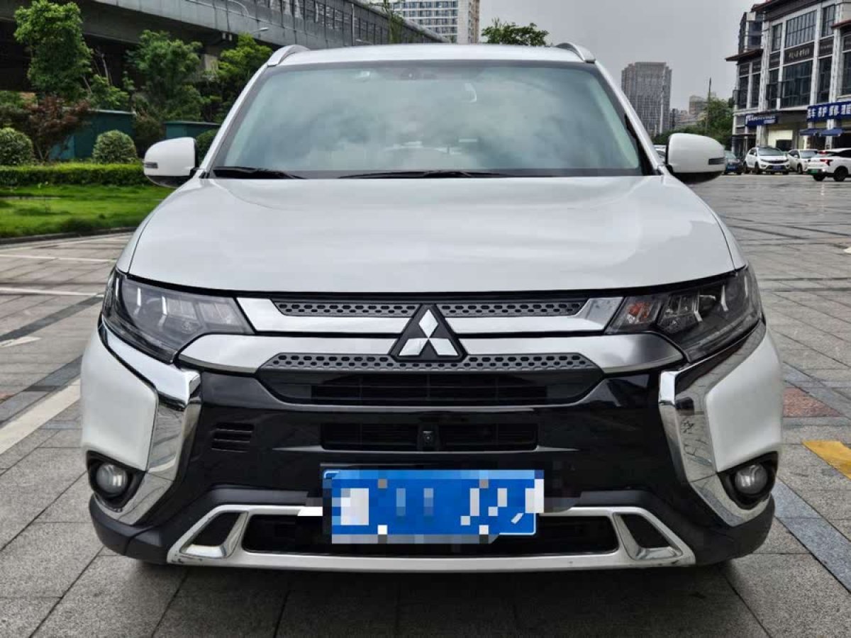 三菱 歐藍(lán)德  2020款 2.4L 四驅(qū)致享版 5座圖片