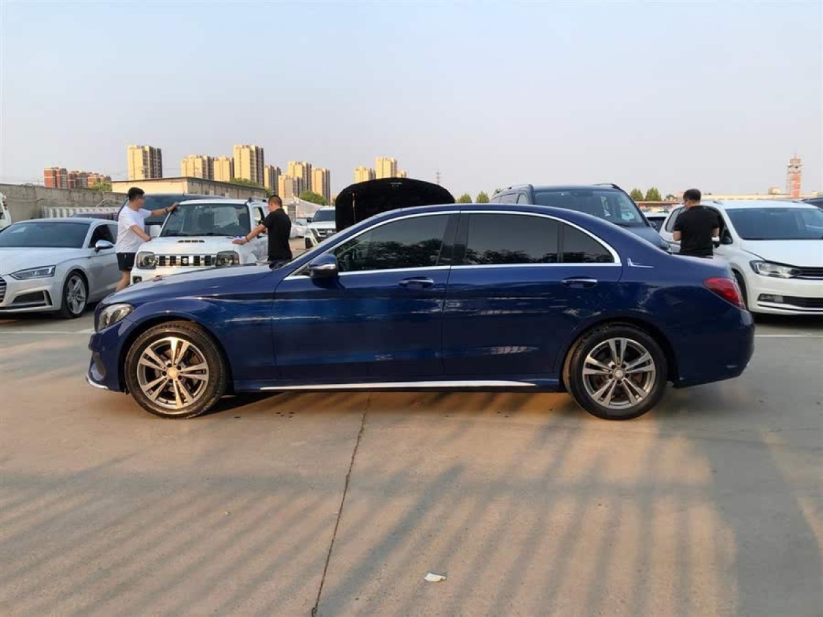 奔馳 奔馳C級(jí)  2016款 C 200 L 運(yùn)動(dòng)型圖片