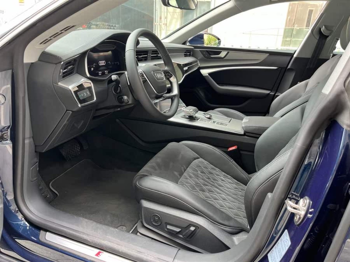 奧迪 奧迪A7L  2024款 45TFSI quattro S-line 見遠型 流晶套裝圖片