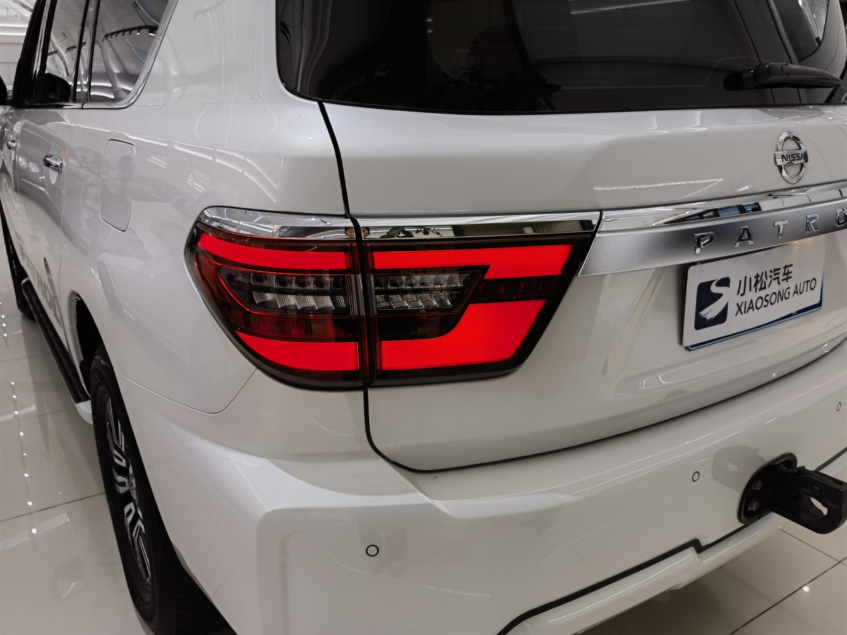 日產(chǎn) 途樂  2018款 4.0L 鉑金型圖片