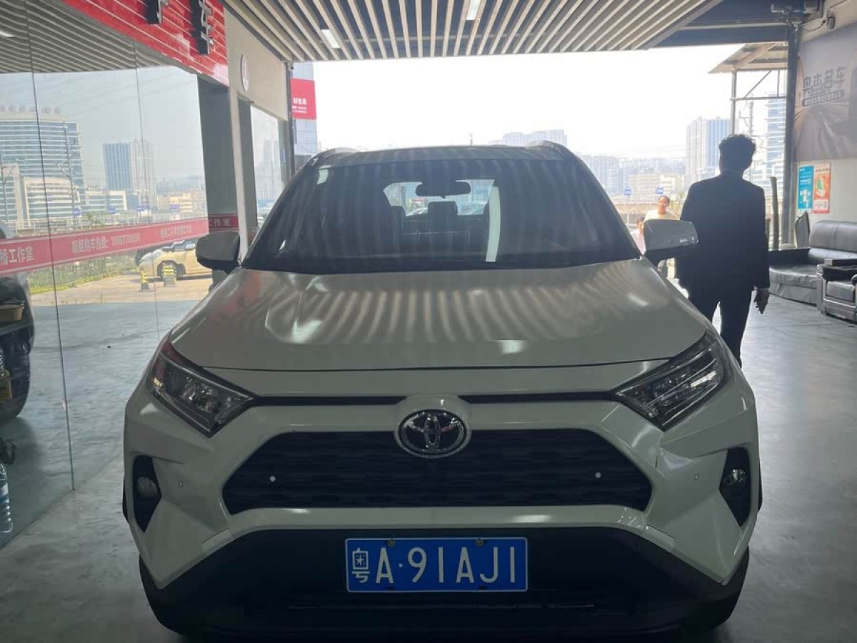 豐田 RAV4榮放  2022款 2.0L CVT四驅(qū)風(fēng)尚版圖片