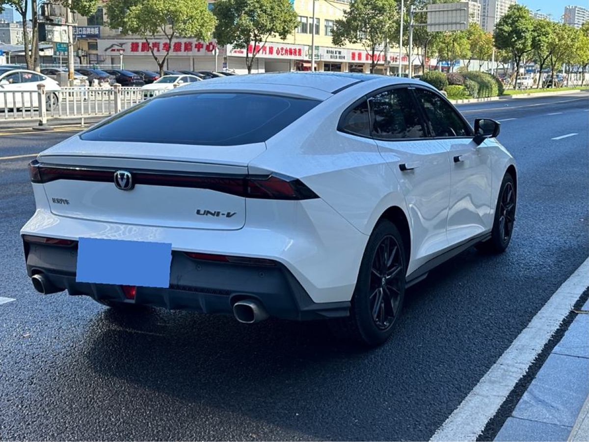 長(zhǎng)安 長(zhǎng)安UNI-V  2023款 1.5T 尊貴型圖片