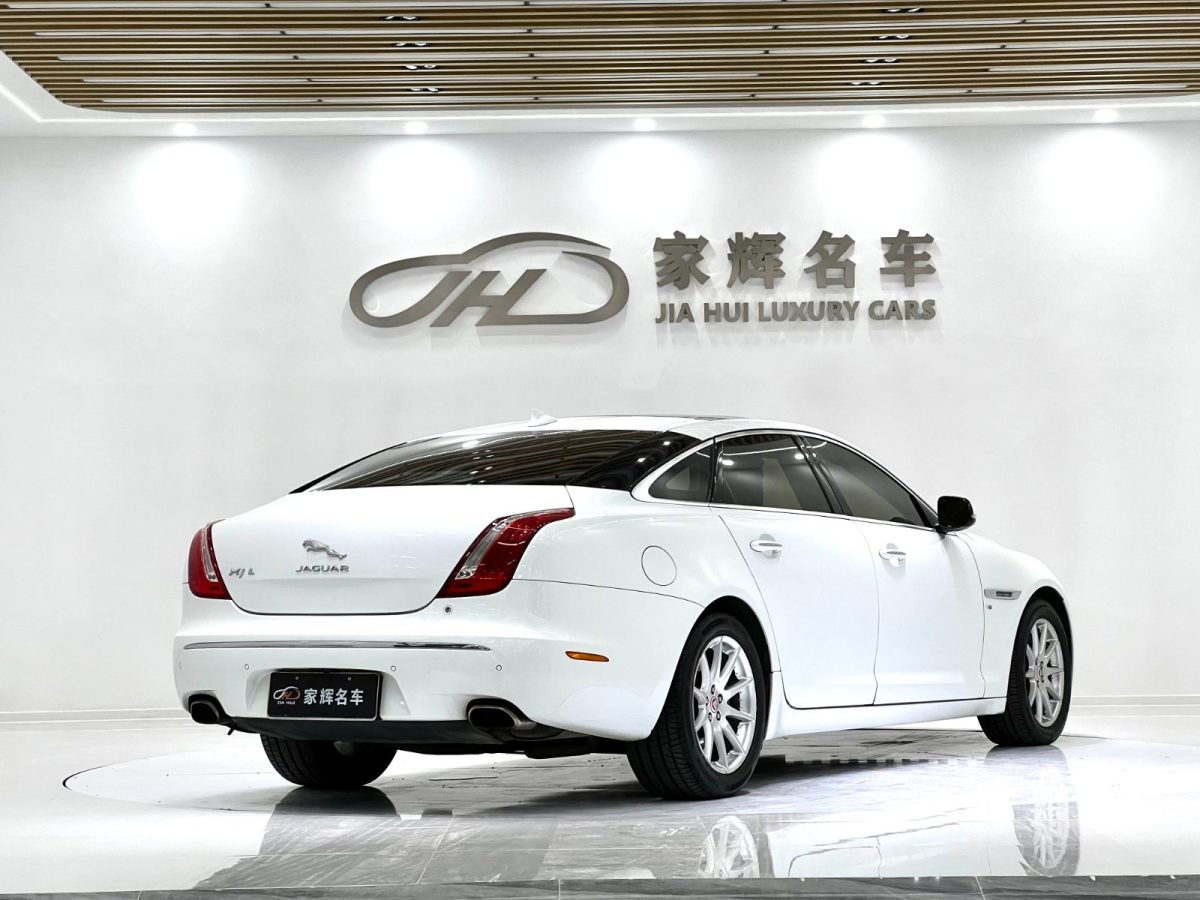 捷豹 XJ  2014款 XJL 2.0T 兩驅(qū)全景商務(wù)版圖片