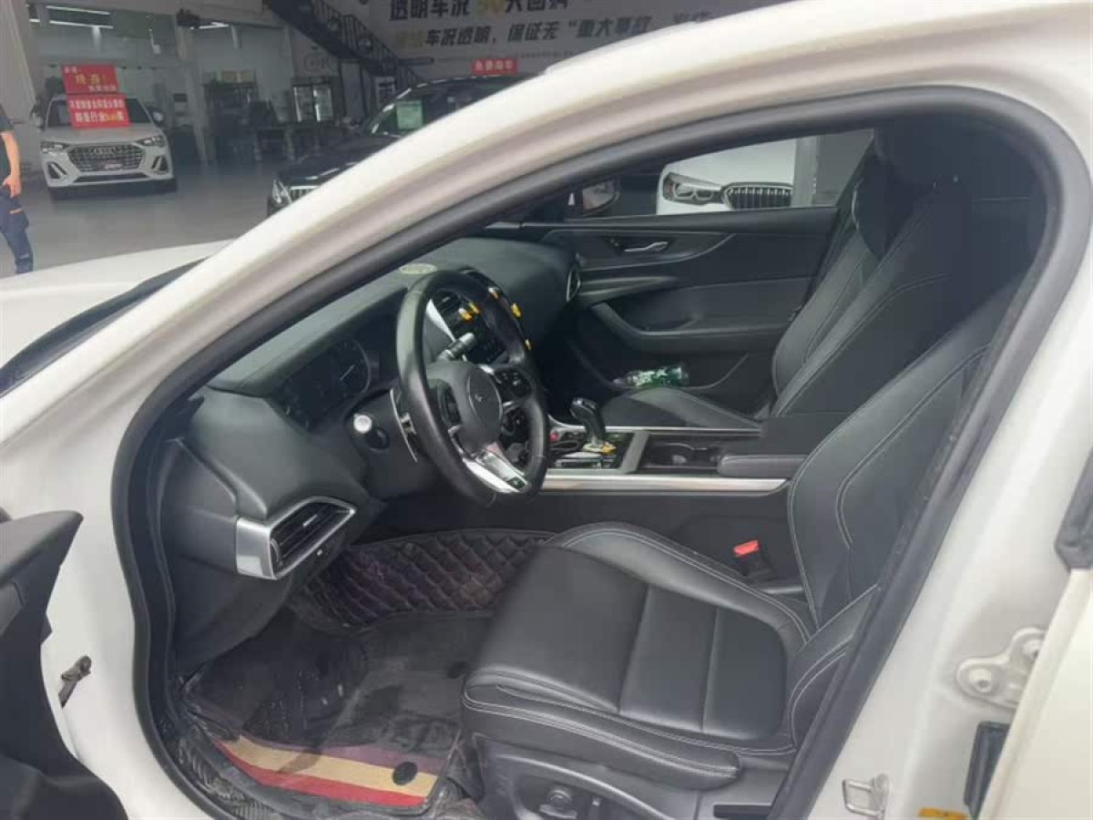 捷豹 XEL  2020款 2.0T 200PS R-DYNAMIC 青春運(yùn)動(dòng)版圖片