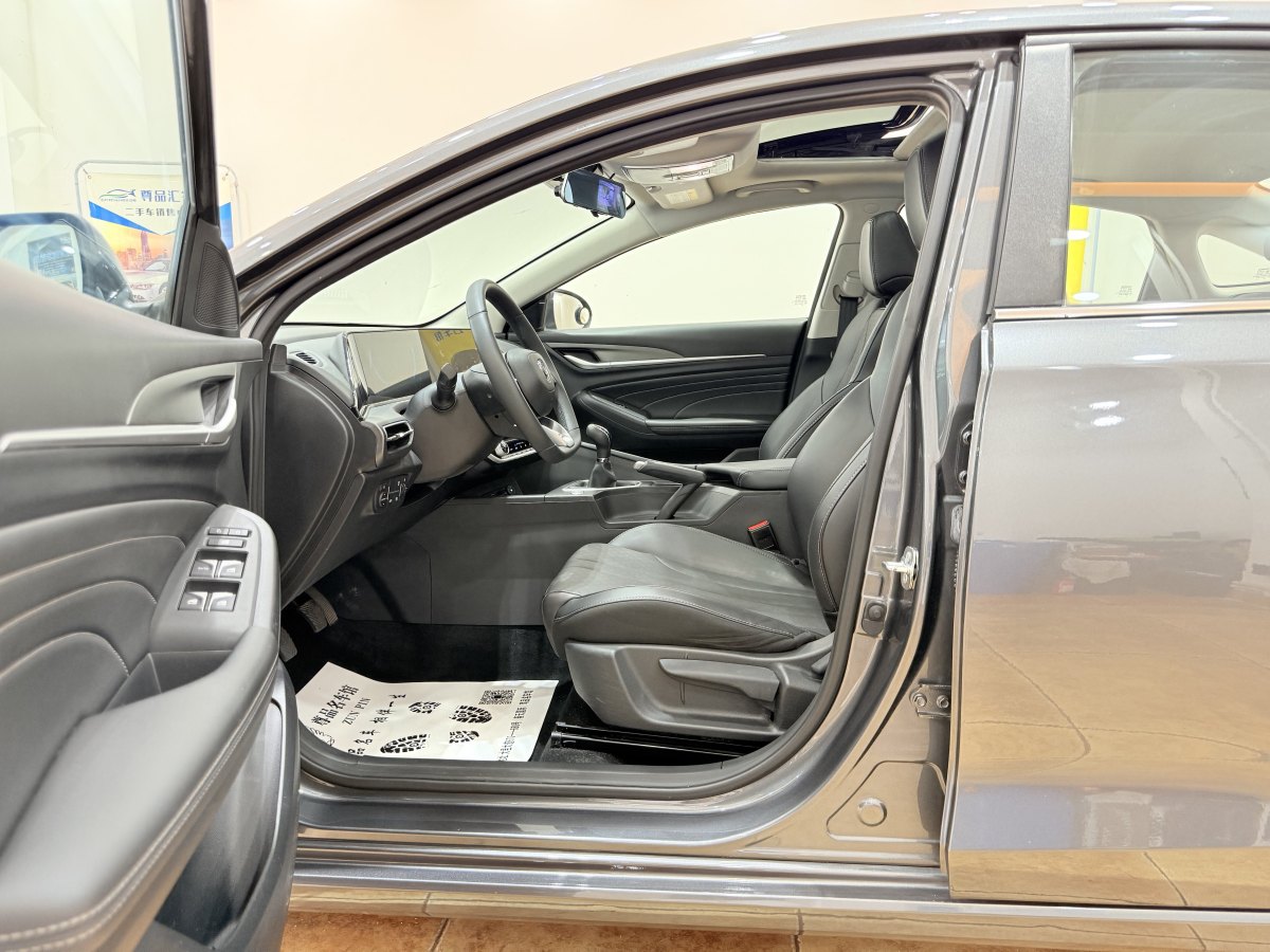 長(zhǎng)安 逸動(dòng)  2021款 PLUS 1.6L GDI 手動(dòng)豪華型圖片