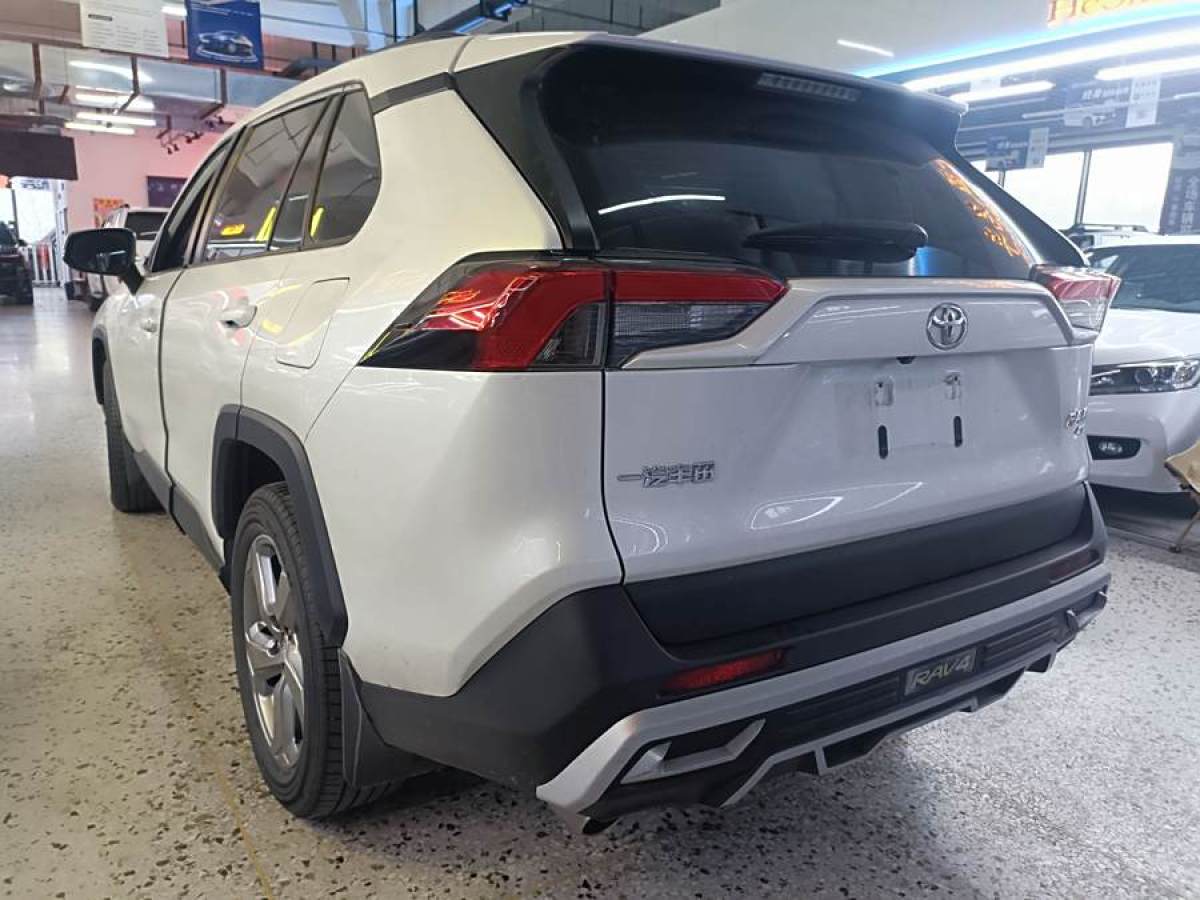 豐田 RAV4榮放  2021款 2.0L CVT四驅(qū)風(fēng)尚PLUS版圖片