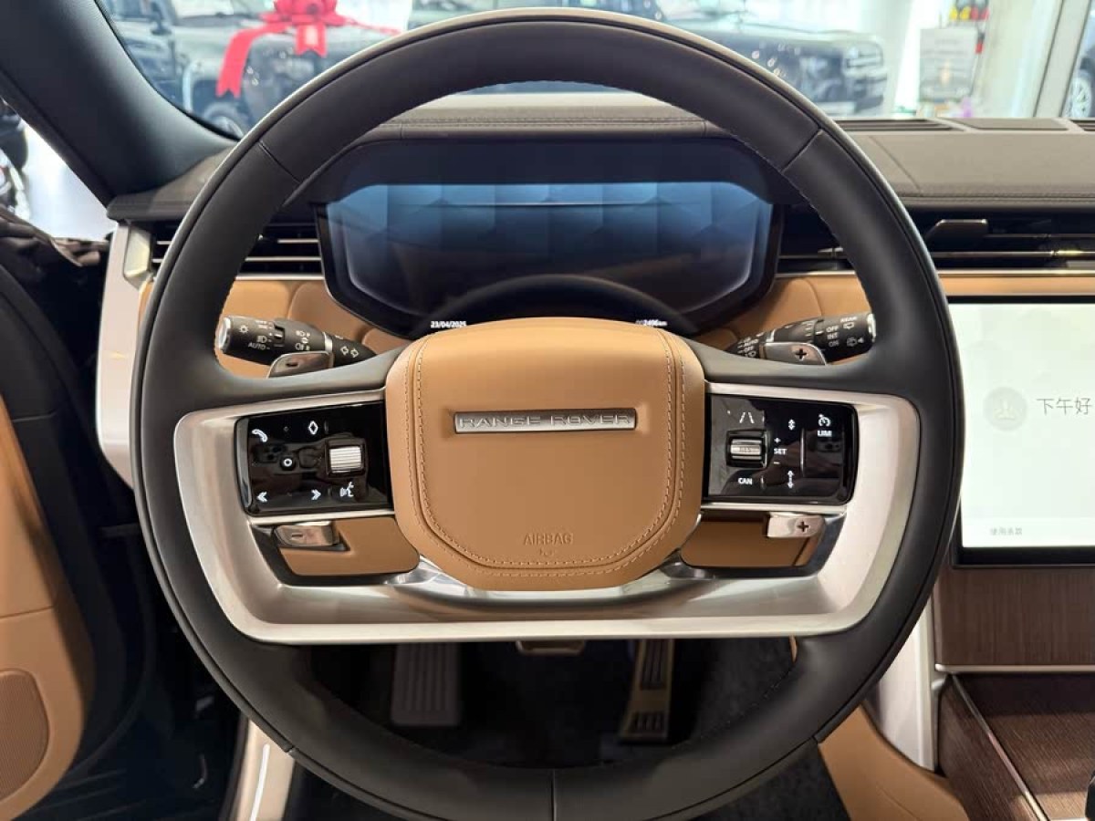 路虎 攬勝  2025款 3.0 L6 400PS 盛世加長版圖片