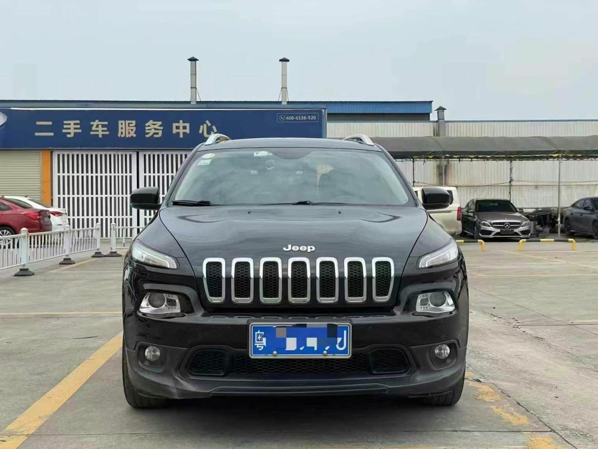 Jeep 自由光  2017款 2.0L 優(yōu)越版圖片