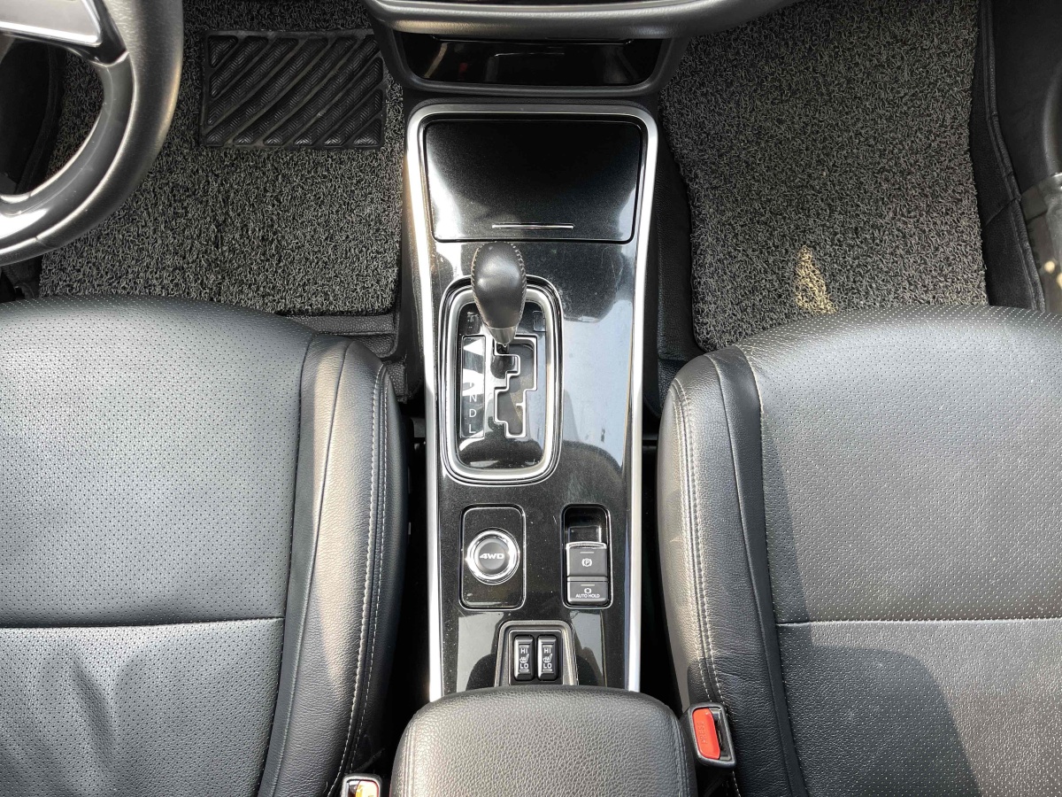 三菱 欧蓝德  2016款 2.4L 四驱豪华版 7座图片