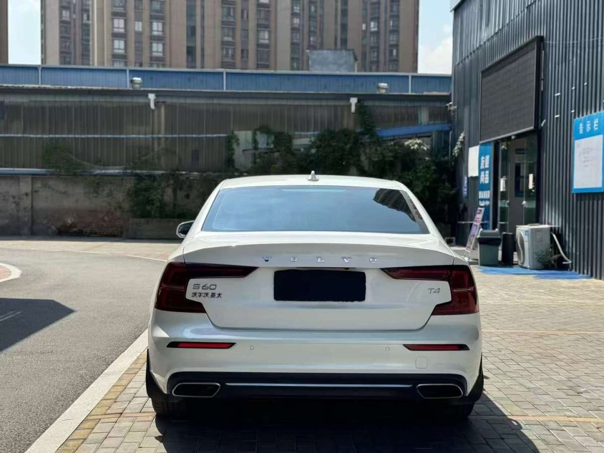 2021年5月沃爾沃 S60L  2021款 T4 智逸豪華版