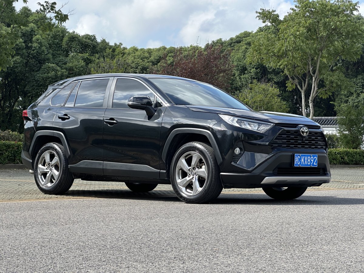 豐田 RAV4  2018款 榮放 2.0L CVT兩驅(qū)風尚版圖片