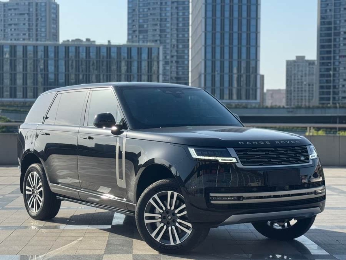 路虎 攬勝  2024款 3.0 L6 400PS 盛世加長(zhǎng)版 七座圖片