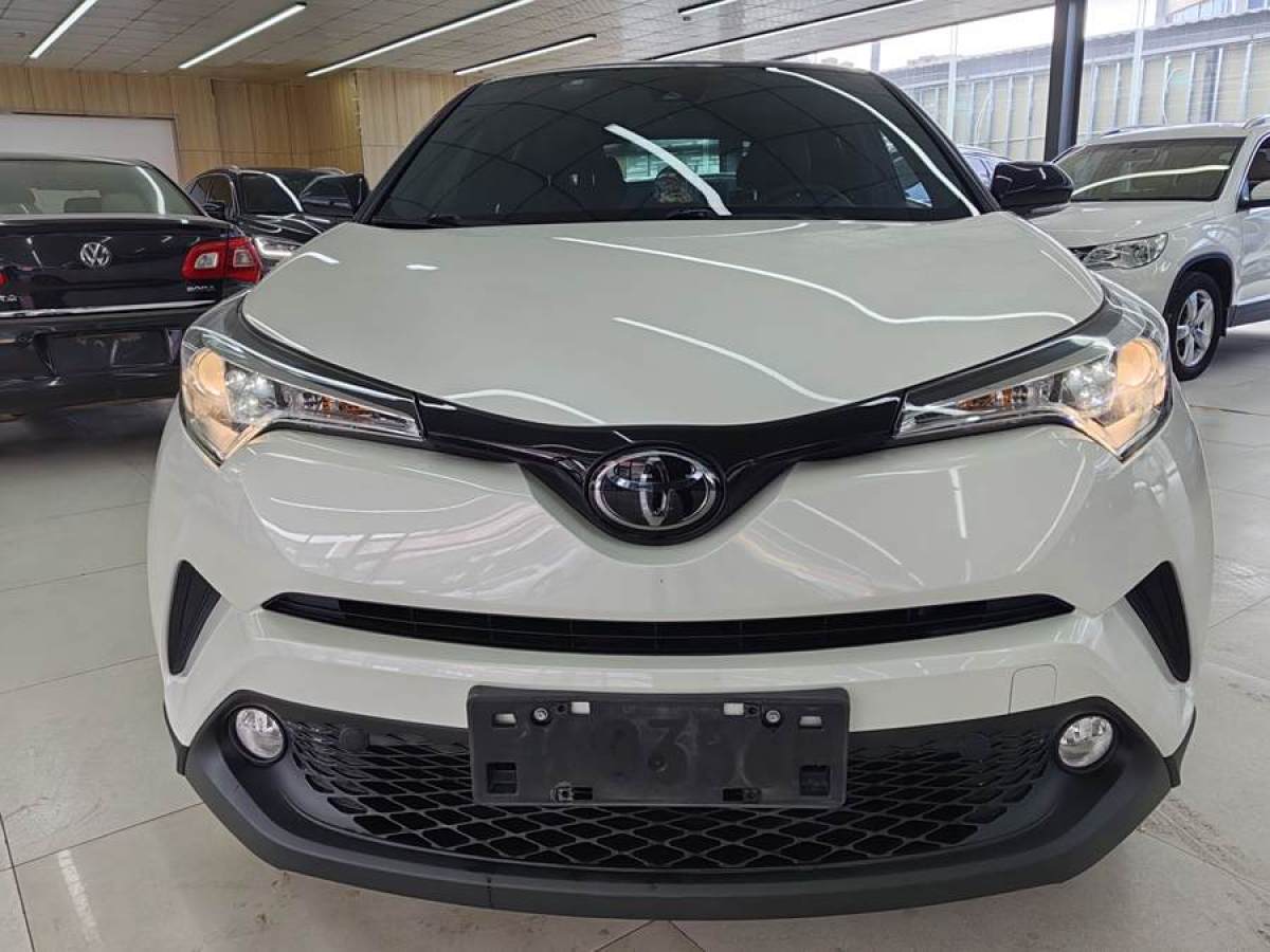 豐田 C-HR  2020款 2.0L 領(lǐng)先版圖片