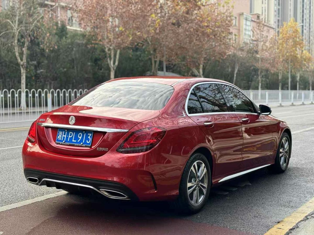 奔馳 奔馳A級  2019款  A 220 L 4MATIC 運(yùn)動轎車圖片