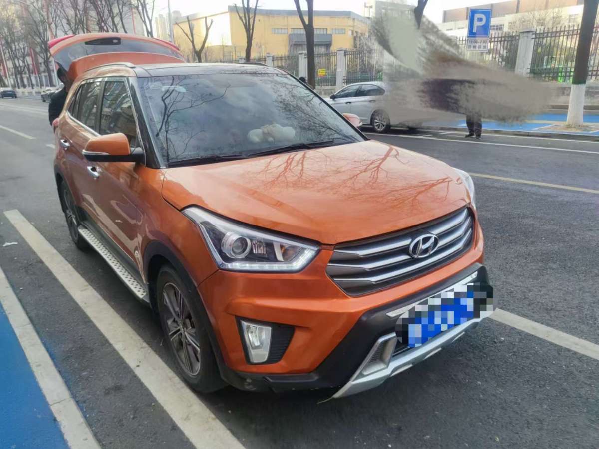 現(xiàn)代 ix25  2015款 1.6L 自動兩驅(qū)尊貴型DLX圖片