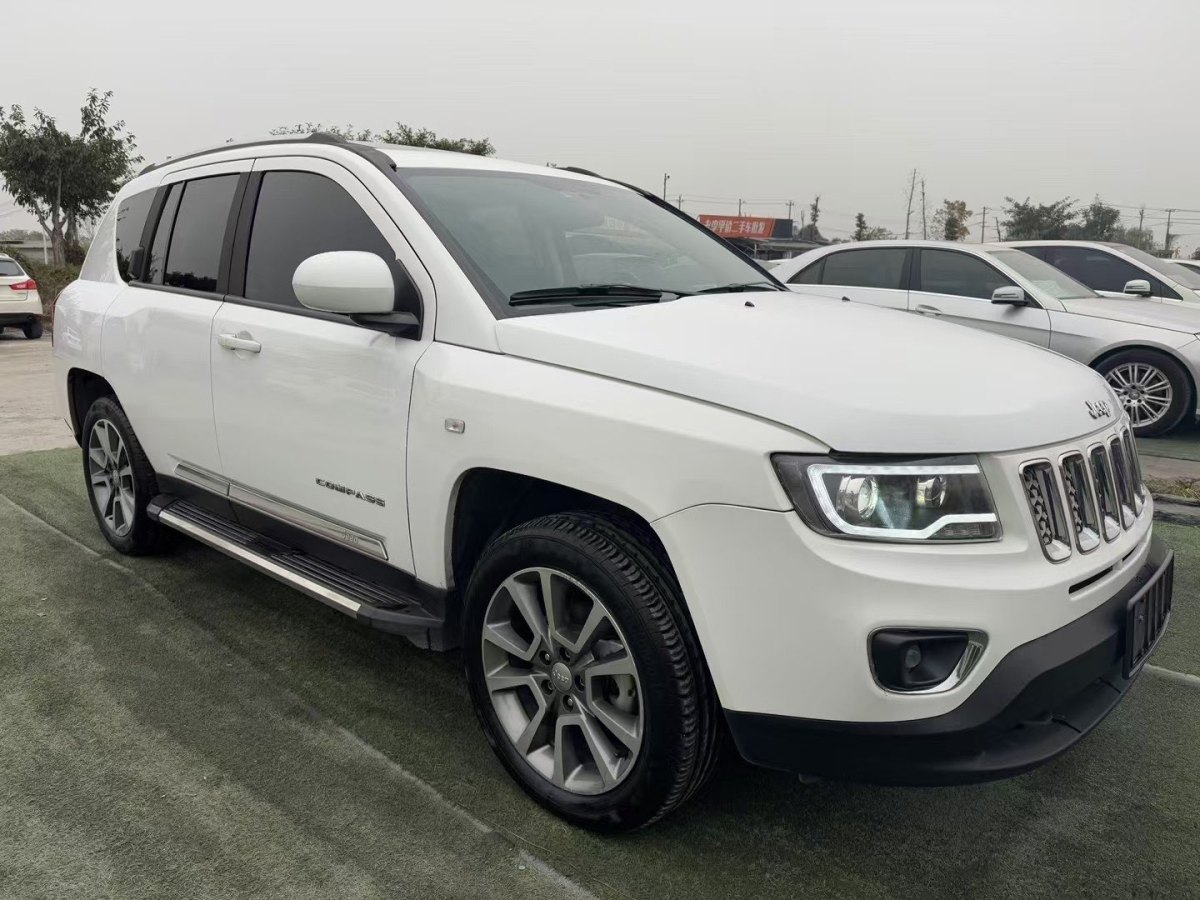 Jeep 指南者  2014款 改款 2.4L 四驅(qū)豪華版圖片