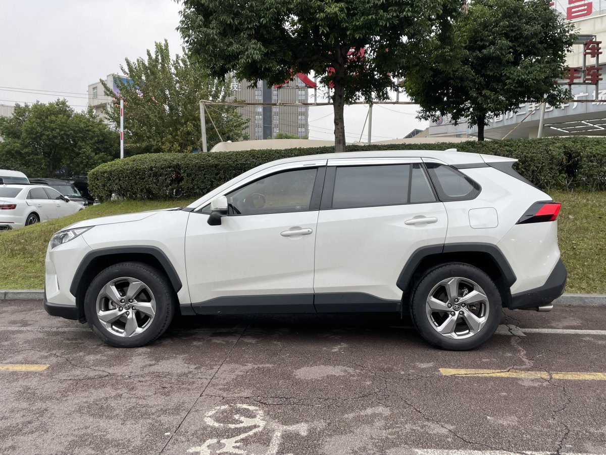 豐田 RAV4  2018款 榮放 2.0L CVT兩驅(qū)風(fēng)尚版圖片