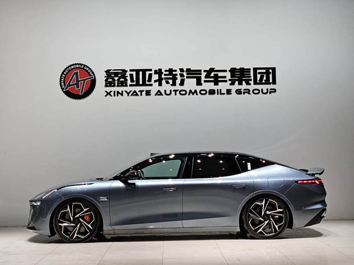 領(lǐng)克 領(lǐng)克Z10  2025款 95kWh 702km四驅(qū)智駕Ultra圖片