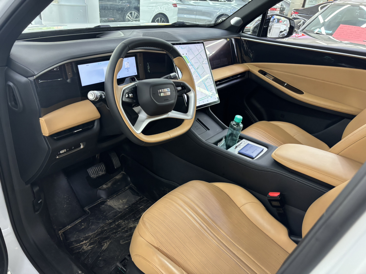 銀河 銀河L7  2024款 1.5T 115km 亞運(yùn)幻影版 龍騰版圖片