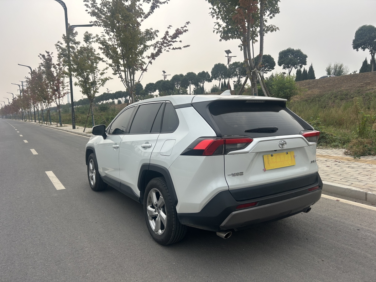 豐田 RAV4  2018款 榮放 2.0L CVT兩驅(qū)風(fēng)尚版圖片