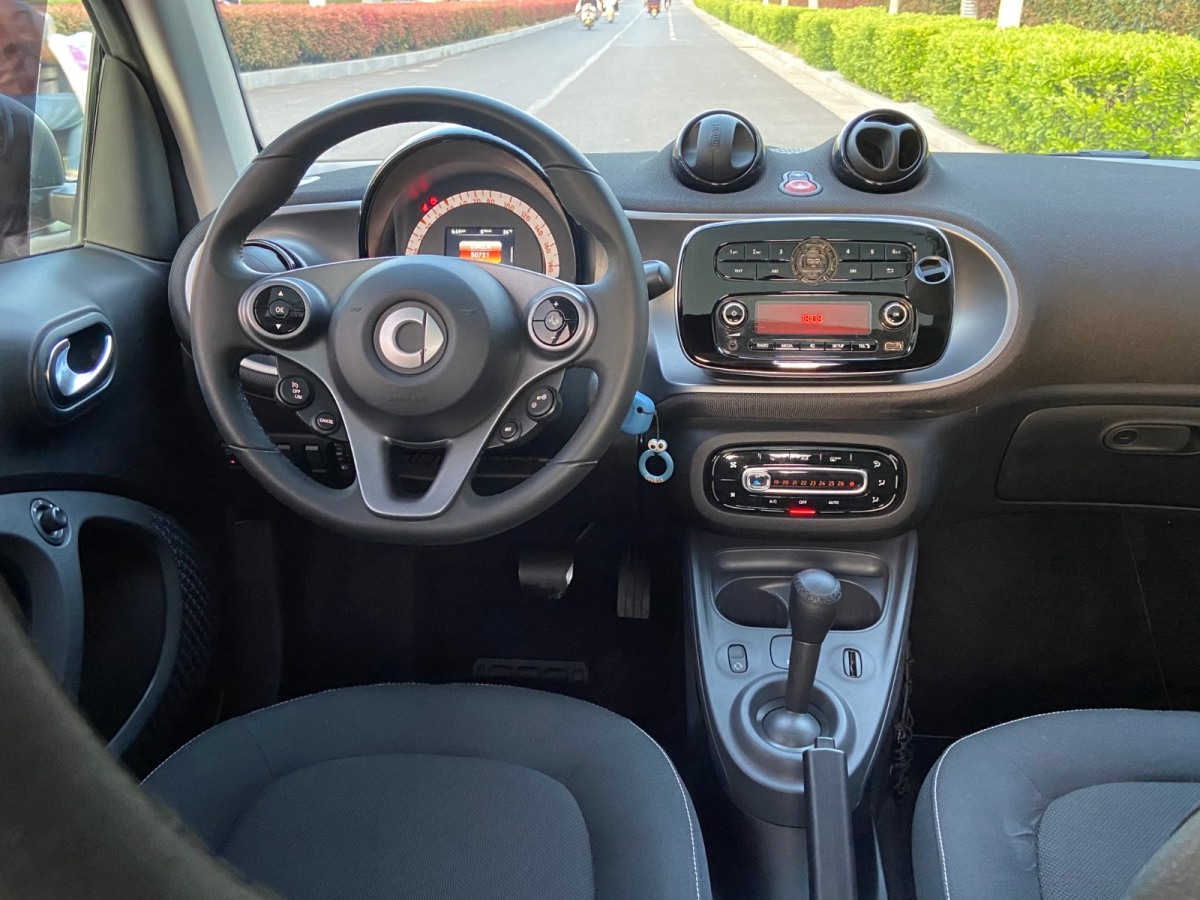 smart fortwo  2018款 1.0L 52千瓦硬頂激情版圖片