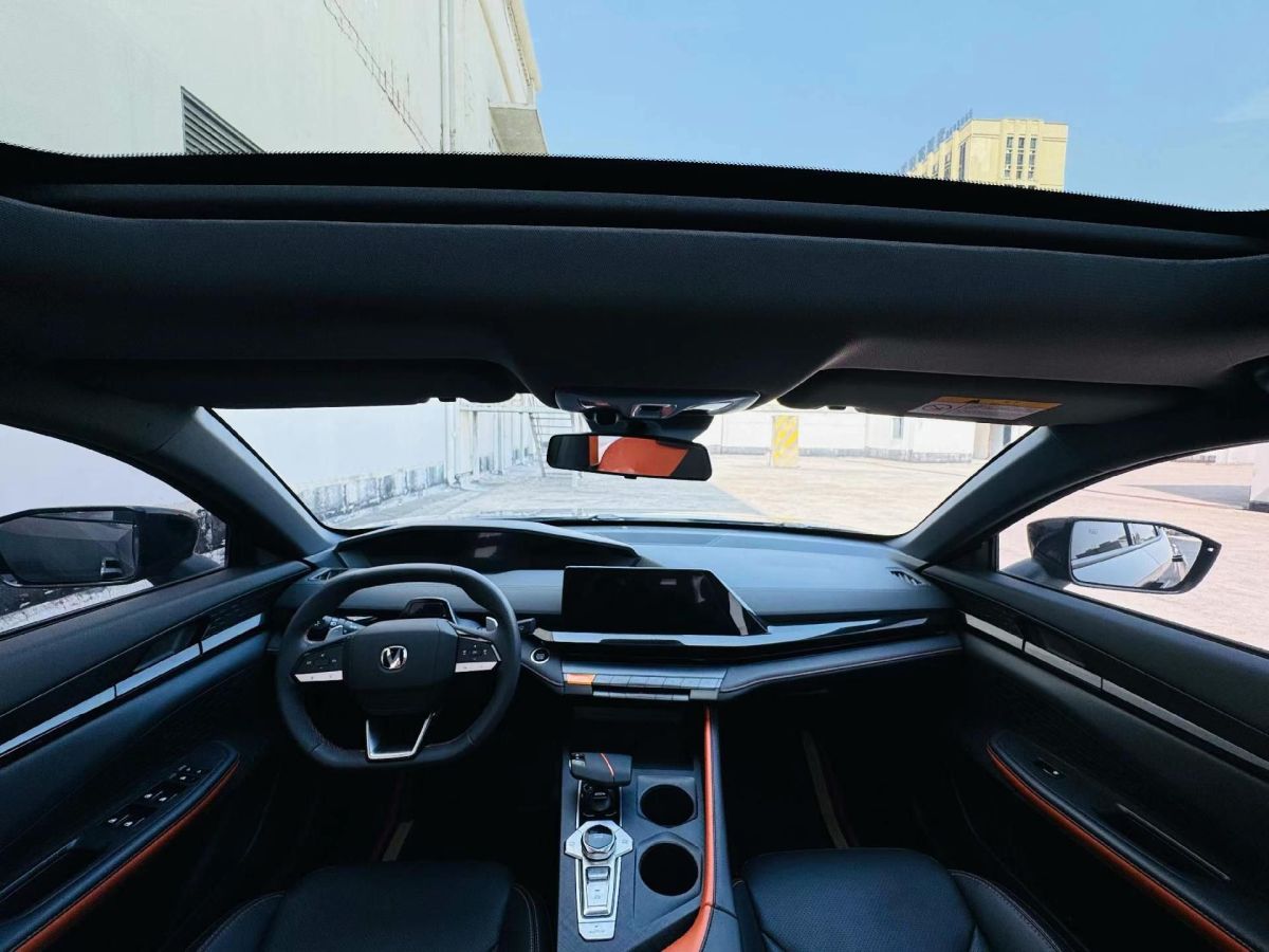 長(zhǎng)安 長(zhǎng)安UNI-V  2023款 1.5T 尊享型圖片
