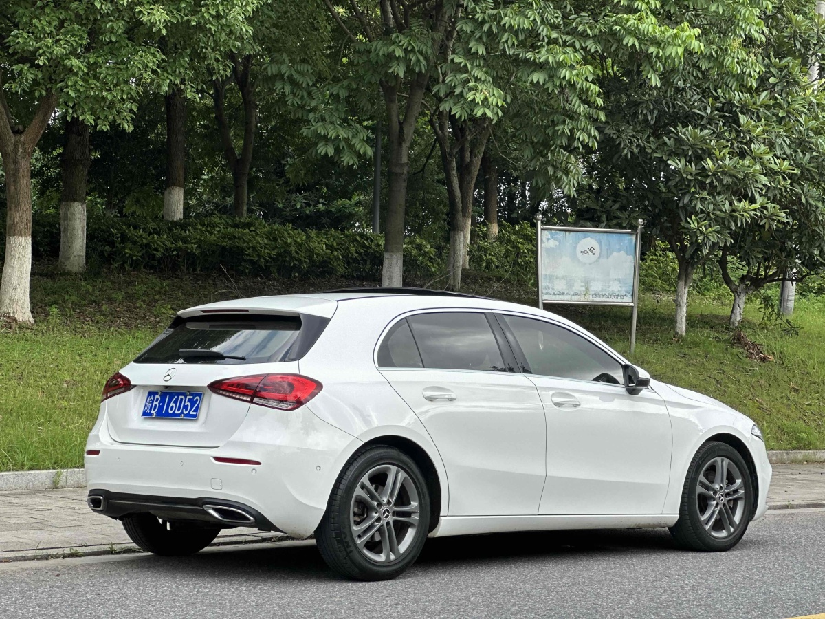 奔馳 奔馳A級(jí)  2019款 A 200 動(dòng)感型圖片