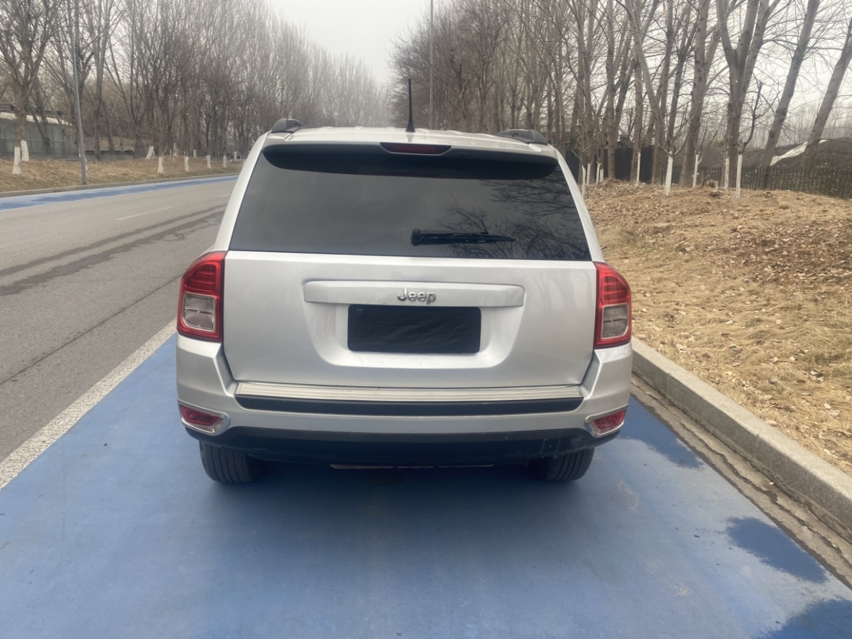 Jeep 指南者  2012款 2.0L 兩驅(qū)運動版圖片