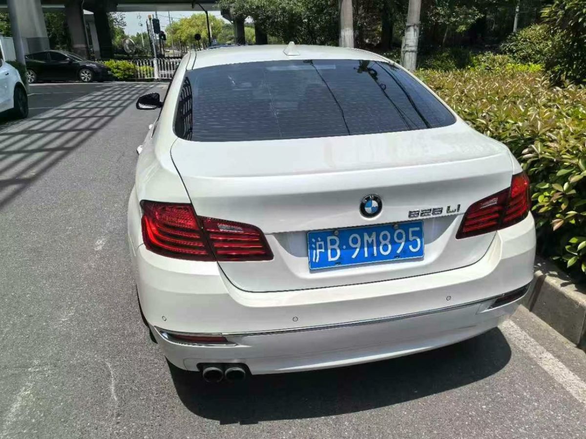 寶馬 寶馬5系  2015款 530Li 2.0T 豪華設(shè)計套裝圖片