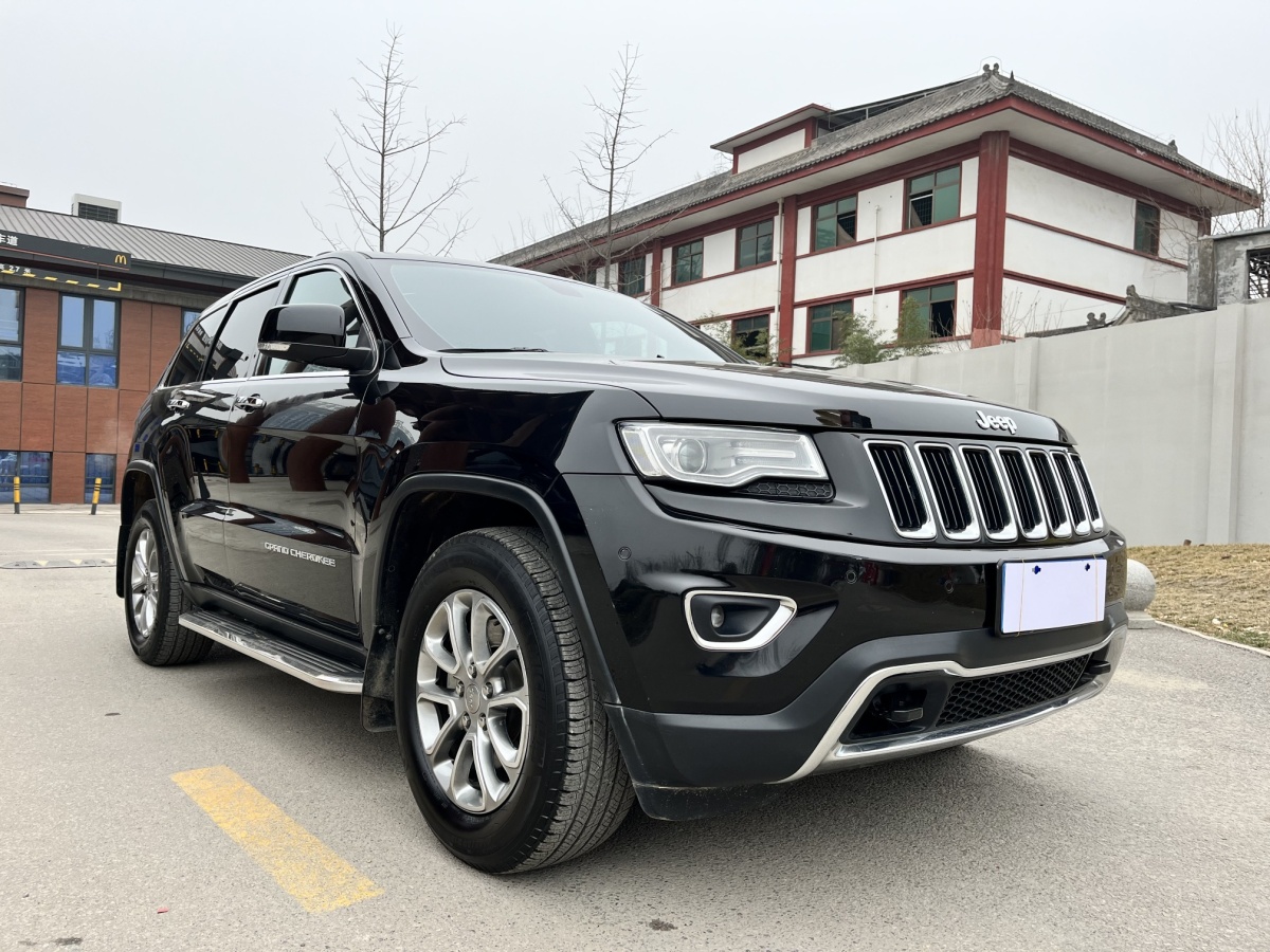 Jeep 大切諾基  2015款 3.0L 舒享導(dǎo)航版圖片