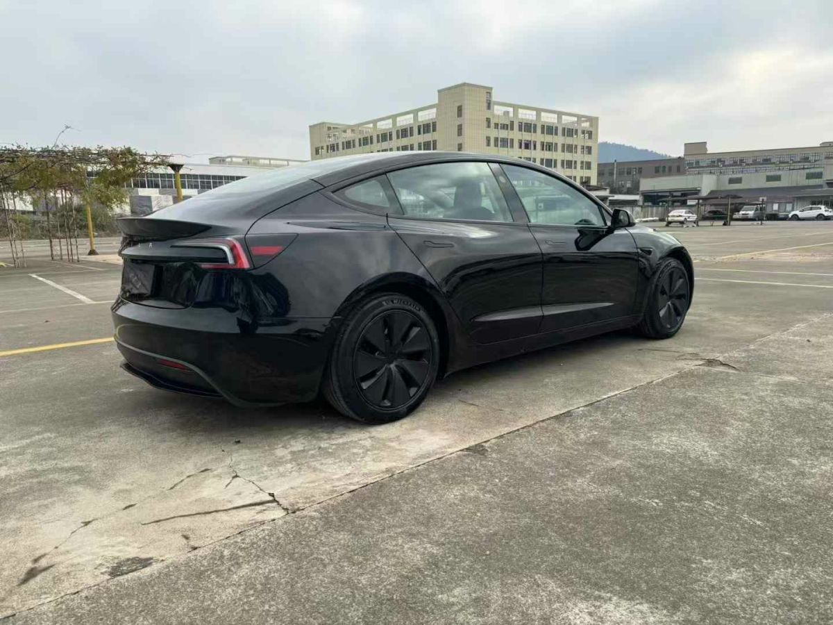 特斯拉 Model S  2023款 三電機(jī)全輪驅(qū)動 Plaid版圖片