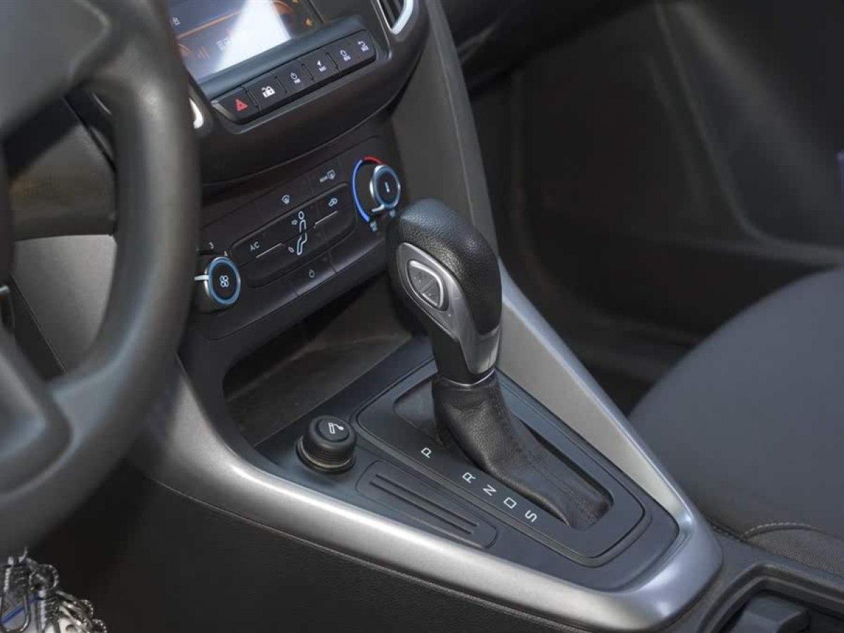 福特 ?？怂? 2015款 兩廂 1.6L 自動舒適型圖片