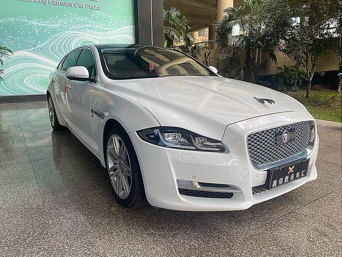 捷豹 XJ  2018款 XJL 3.0 SC 四驅(qū)全景商務(wù)版圖片