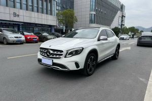 奔驰A级 奔驰  A 220 L 4MATIC 运动轿车